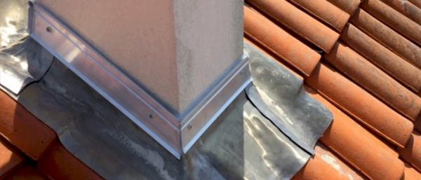 Zinguerie : - Artisan zingueur LAFFONTOITURE 06 : Artisan couvreur sur Nice, Cagnes-sur-Mer, Antibes, Cannes, Saint-Laurent-du-Var, Biot, Mougins, Le Cannet Vallauris, La Colle-sur-Loup, La gaude … - Nous assurons la fabrication et l’installation de gouttières, chenaux, noues, habillage de rives, pieds de cheminées ...